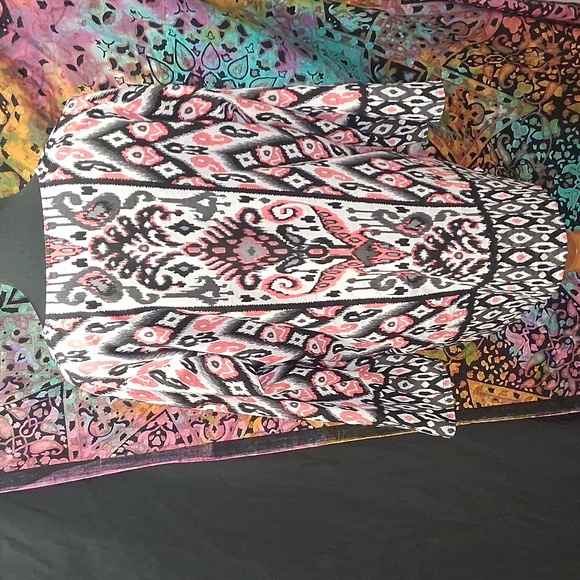 Linea Patterned Blouse - Picture 2 of 3